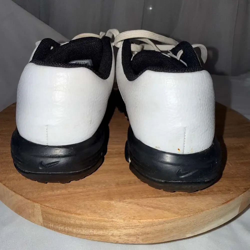 Nike Tiger Woods Youth White and Black Golf Shoes Size 1